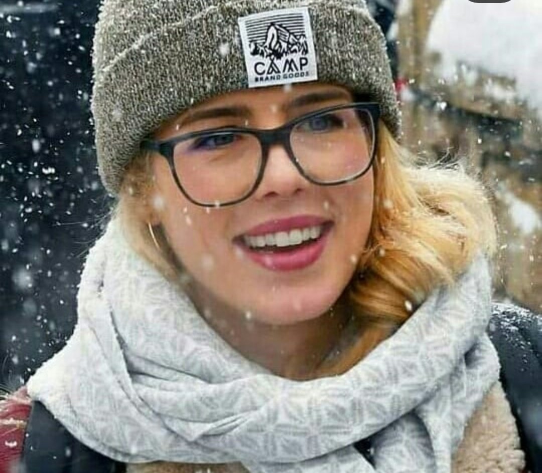 arrow_elainie's tweet photo. Beautiful, inside &amp; out, she glows!! #EmilyBett https://t.co/sVEly6w1y6