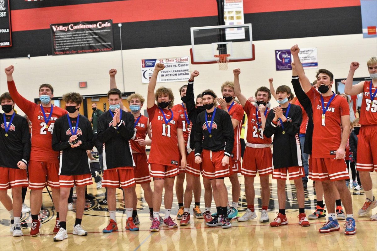 hoosline_max's tweet photo. It’s an understatement to say I’ll miss playing basketball with these guys. It’s all been a blast and went way too fast. I’ll never forget the lessons learned along the way It was a blessing to witness all of my brothers grow as people and players.Thank you Basketball
Sincerely 1 https://t.co/jtnkkGZupU