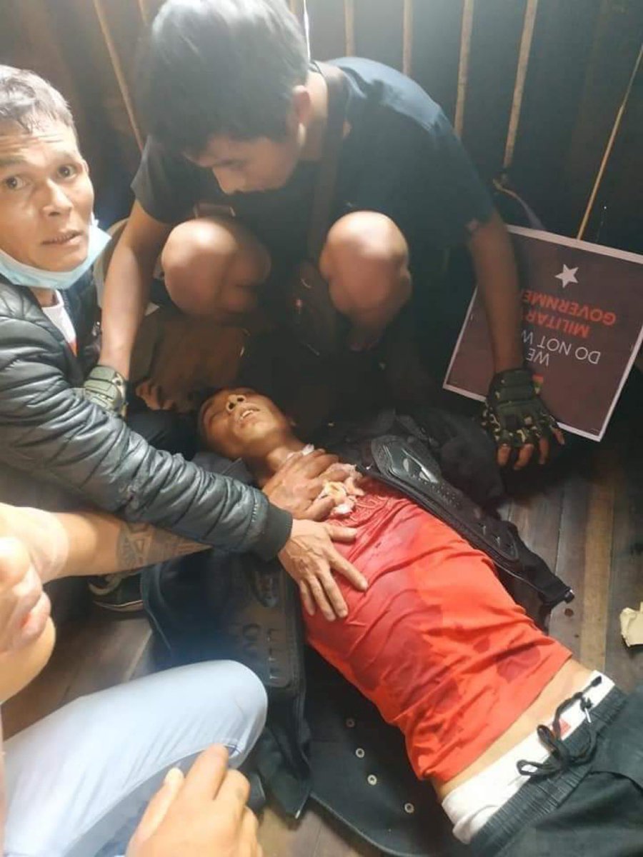 soezeya's tweet photo. At least 2 were killed In Mogok the famous Burmese Ruby land on Saturday #WhatsHappeninglnMyanmar https://t.co/jmQP3Cqrv8
