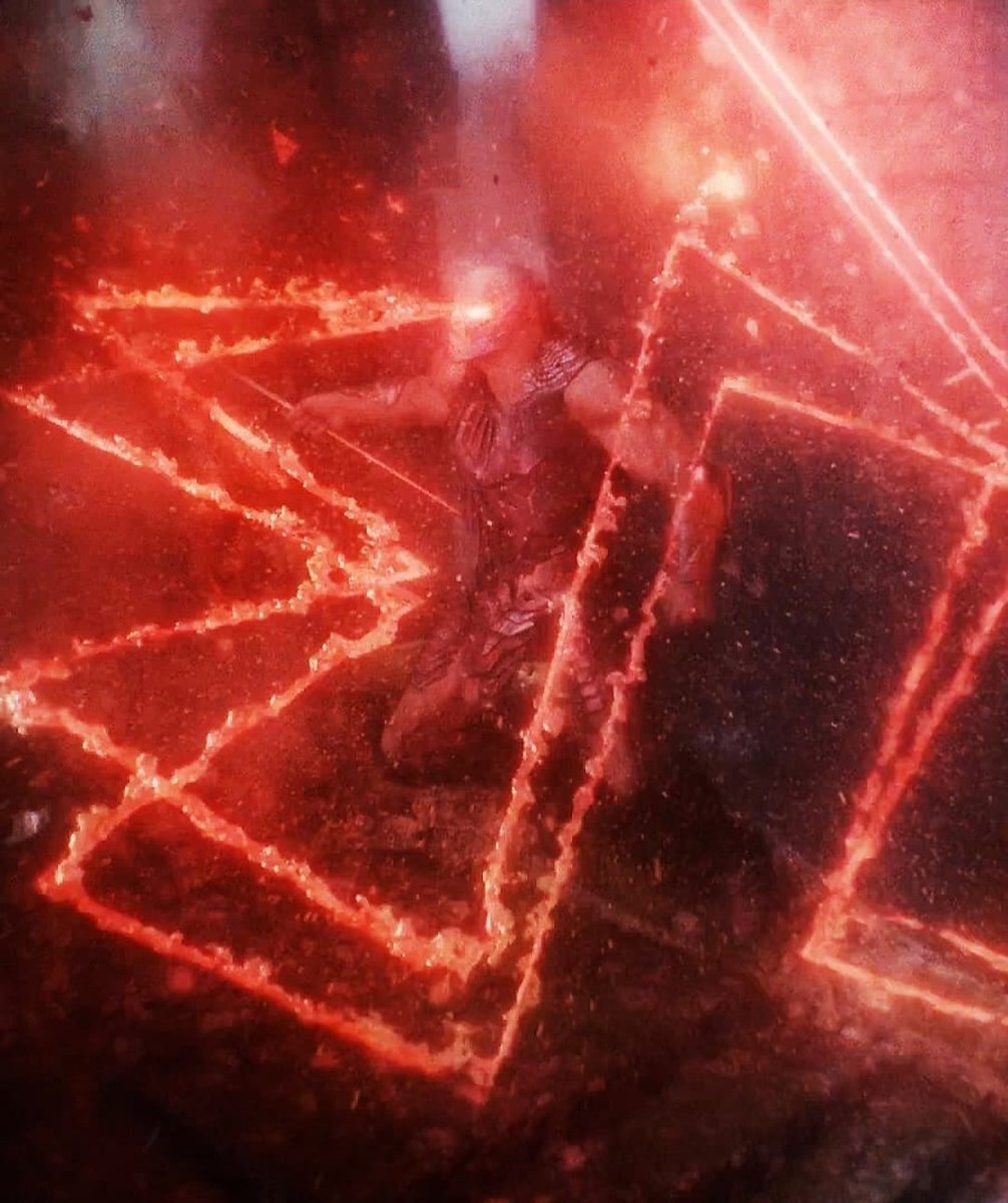 jonak_barua's tweet photo. The omega beam is daym sexy 
#RestoreTheSnyderVerse https://t.co/Hi8AXwzshx