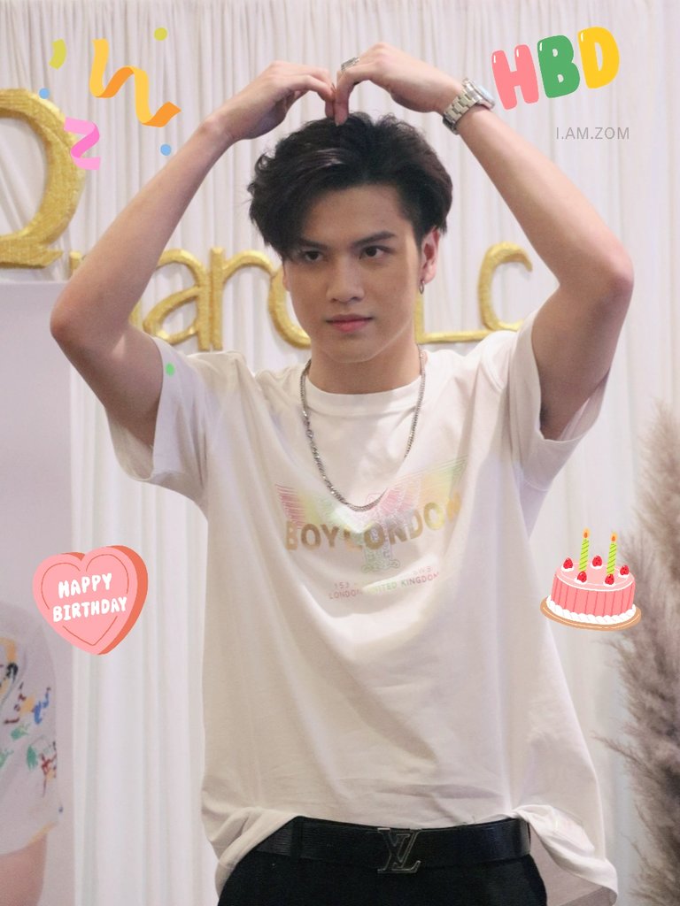zomsom22's tweet photo. Happy Birthday นะคะคุณปาหุณ🎉🥳🎂 มีความสุขมากๆ ขอให้มีงานมาให้เราติดตามเยอะๆ  เป็นเด็กดี ไม่ดื้อไม่ซนนะคะ  ♥️ @marcmc_mc
#MarcPahun19thBDay2021 https://t.co/cPuNg288hs