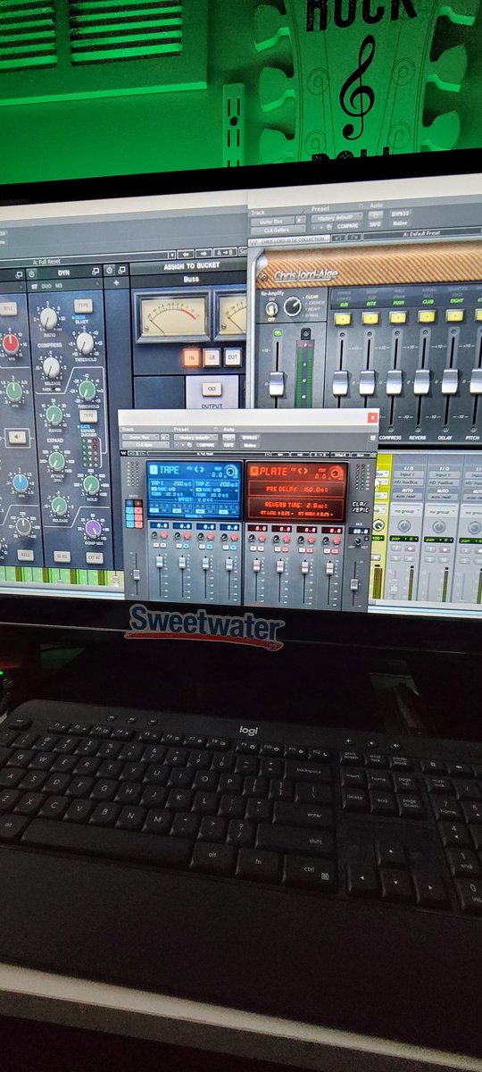 FadingEmbersS's tweet photo. Deadly guitar combination @WavesAudioLtd #CLAEverything https://t.co/8Hm9Gf5fxV