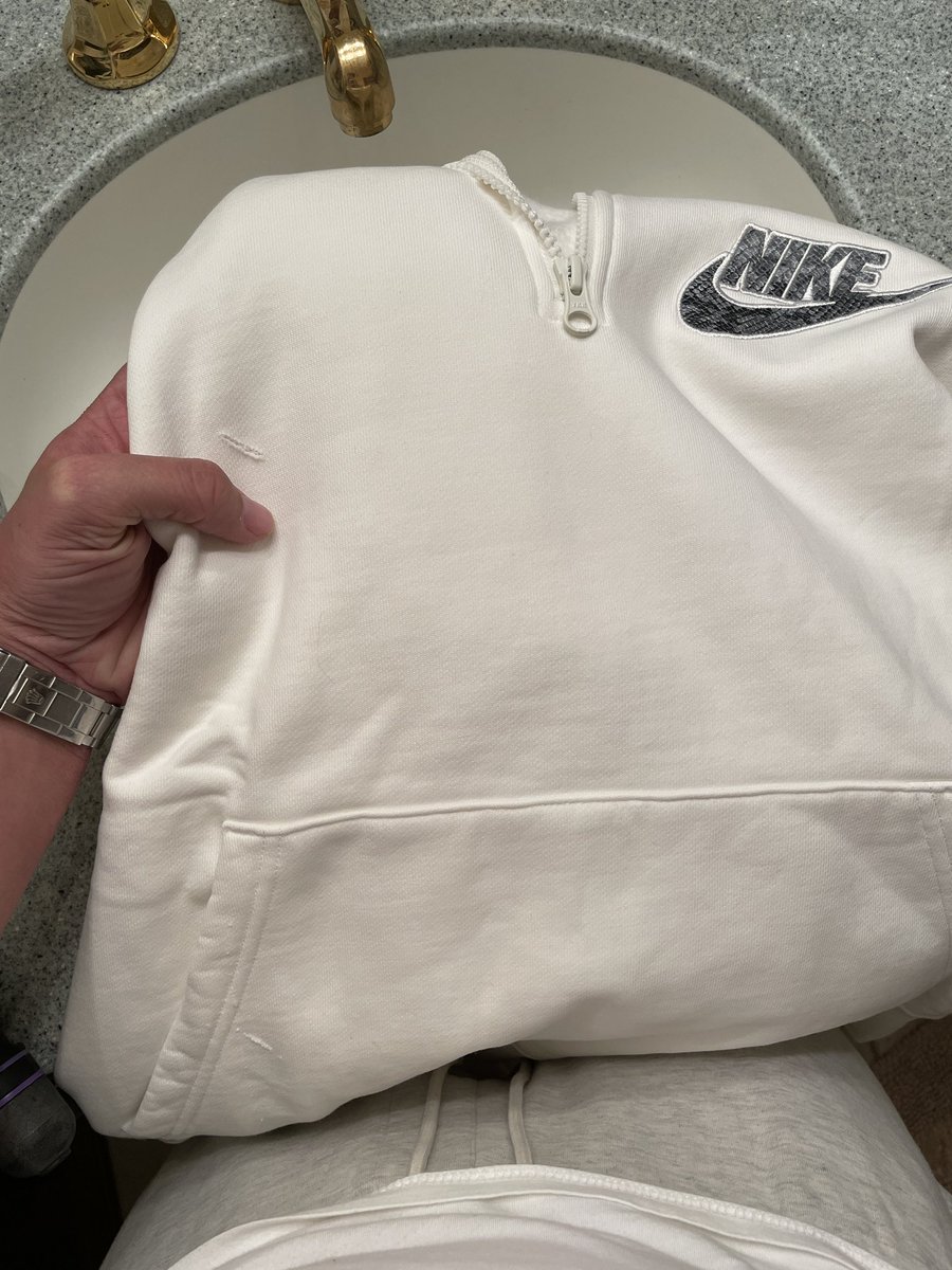 traz__'s tweet photo. @NikeStore @supremenewyork  Got this hoodie and it had two rips on it. Any chance I can get an exchange? https://t.co/My6LFiOrEb