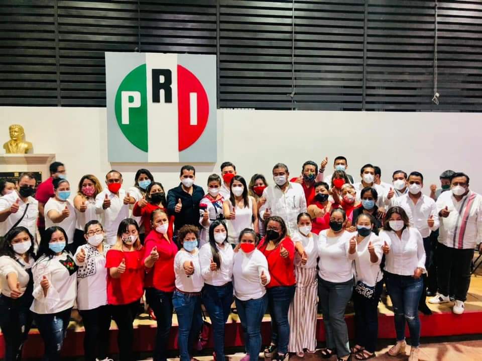 ConMujeresPRI's tweet photo. El Consejo Estatal de Mujeres #Priístas felicita a nuestra compañera y amiga @Lety_CruzR por haber obtenido la candidatura a la Presidencia Municipal de #SantaLuciaDelCamino por nuestro partido el @PRIOaxacaCDE. #EsTiempoDeLasMujeres @RojaszLalo @Amairani_MV @_AvilesAlvarez https://t.co/fSsythq8fU