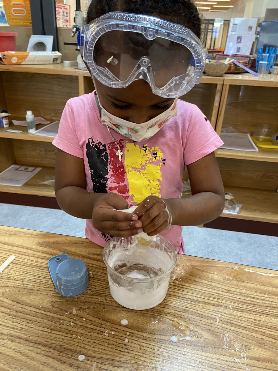 lojozomo's tweet photo. EY4 educators and children carefully constructing understanding of observable patterns in the world. What steps are necessary to create a specific product? What is the difference between exploration and productivity? #childasresearcher #eypyp @icsaddises #joy https://t.co/QvNcD4tJ5Z