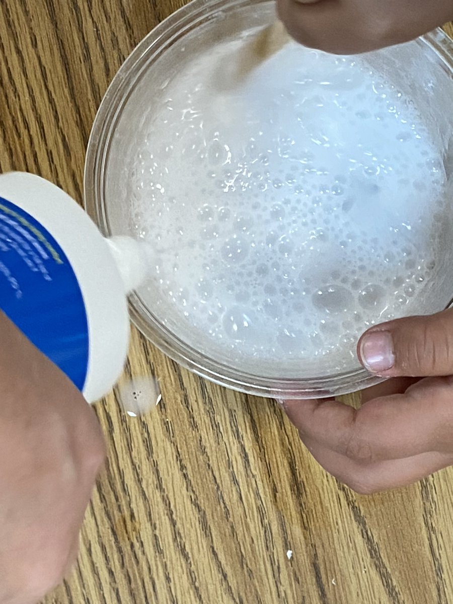lojozomo's tweet photo. EY4 educators and children carefully constructing understanding of observable patterns in the world. What steps are necessary to create a specific product? What is the difference between exploration and productivity? #childasresearcher #eypyp @icsaddises #joy https://t.co/QvNcD4tJ5Z