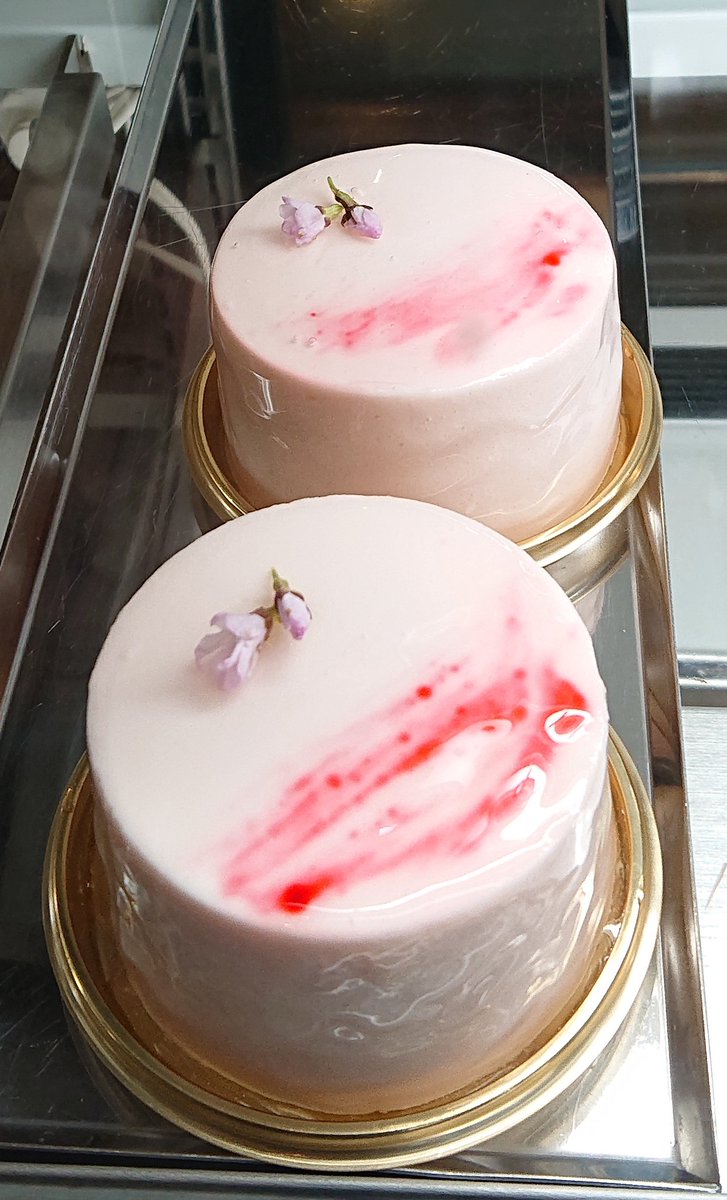 Patisserie23 中崎町 桜のムース 桜の花から作った桜のムースにホワイトチョコレートと抹茶のムースが入っています 皆様のご来店 心よりお待ちしております Patisserie23 パティスリー23 大阪カフェ 中崎町カフェ ケーキ屋 中崎町 ケーキ