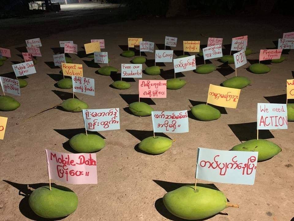 Residents from Pyay City did an early morning strike with mangoes displaying slogans against military regime.
ANTIFASCIST REVOLUTION
#AntiFascistRevolution2021
#Mar27Coup
#WhatsHappeningInMyanmar