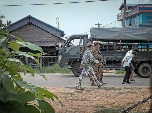 Four protestors were killed in Myeik yesterday, a network member from the South reported. There were 16 injured by live bullets shot by the #SAC Junta troops. Several civilians were also abducted and brought to the detention centers. #WhatHappeningInMyanmar