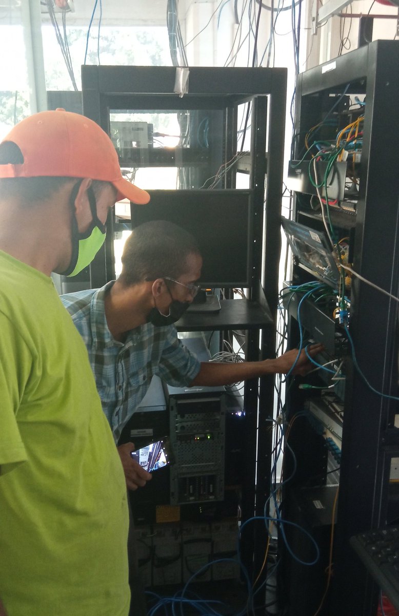DarmasWilliams1's tweet photo. #26Mar / Dando cumplimiento a instrucciones del Ciudadano Gobernador @RMarcoTorres a través de la @SAragua2 se coordinó el apoyo técnico y logístico para brindar acceso al Servicio de Internet en @99Punto5 y @Telearagua a través de los amigos de #360Net.

#QuedateEnCasa https://t.co/6rqXoc98SI