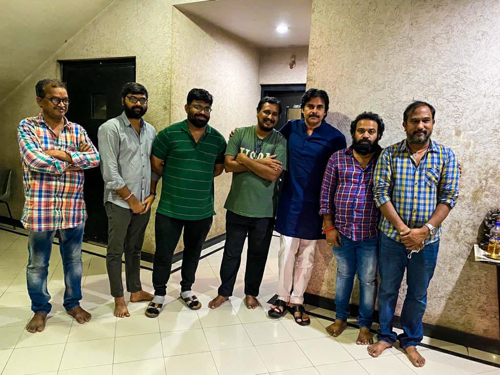 tolly_report's tweet photo. It’s a wrap for #VakeelSaab dubbing 🗣🎧

🌠 #PawanKalyan #SriramVenu #SVC 
 
#VakeelSaabOnApril9th💥 https://t.co/sJhNzIKTJM