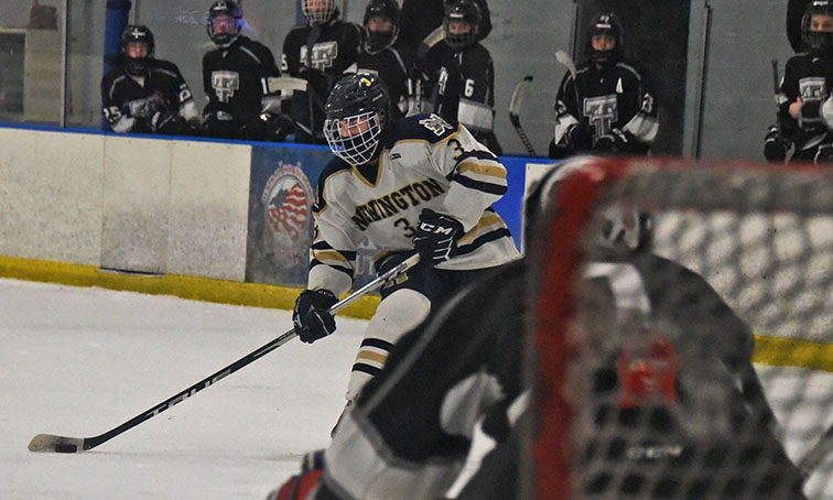 CollinsvillePrs's tweet photo. Sam Hedlund and Kilian Ranger have 2 goals each as Newington co-op, which includes @Cantonwarriors, wins CCC South tournament championship for the first time since 2012 with a 5-0 shutout win over Tri-Town. https://t.co/hHUvf3BdKZ @HsNbmc @NewingtonSports https://t.co/5PRwrgxDrs