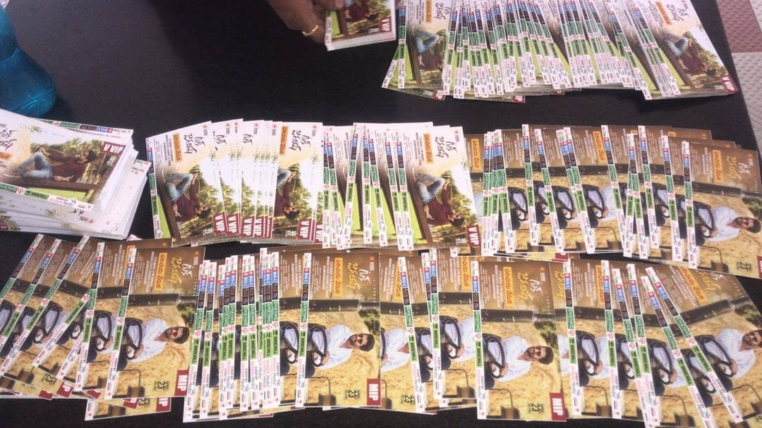 AlwaysNaniFans's tweet photo. #TuckJagadish MASSive Promotions Begins Today Evening 6PM 🔥🔥

Rajahmundry Fans Ready Ah....

@NameisNani @riturv @ShivaNirvana @MusicThaman @Shine_Screens 

Event by @shreyasgroup https://t.co/y9F8oCYUTu