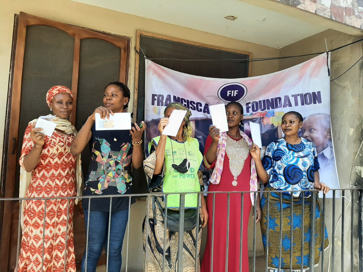 FIFoundation001's tweet photo. Empowering widows in Amuwo Odofin 26th March 2021 #franciscaisikafoundation #francess2401 #fanscollections #humanitarian #empoweringwidows https://t.co/0N3IPhKoHI