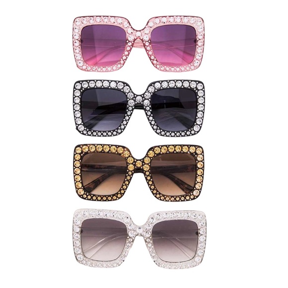 AlexisPaigeG's tweet photo. So good I had to share! Check out all the items I'm loving on @Poshmarkapp from @Elove4fashion #poshmark #fashion #style #shopmycloset #tallyho #zsupply: https://t.co/MPVdAE0DyY https://t.co/RwV4eOcM0q