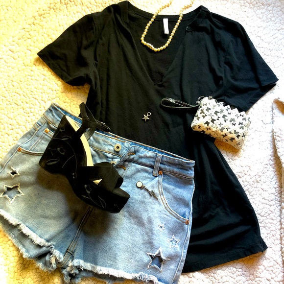 AlexisPaigeG's tweet photo. So good I had to share! Check out all the items I'm loving on @Poshmarkapp from @Elove4fashion #poshmark #fashion #style #shopmycloset #tallyho #zsupply: https://t.co/MPVdAE0DyY https://t.co/RwV4eOcM0q