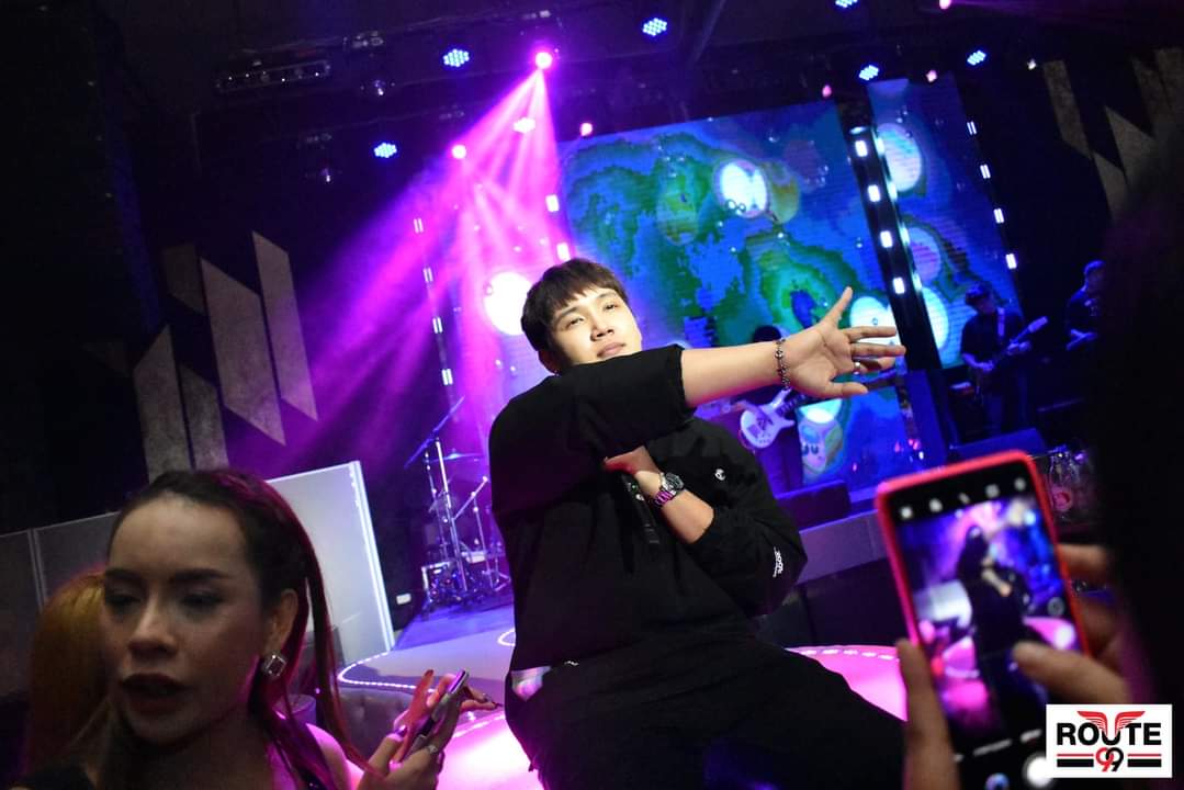 kangsom_pantip's tweet photo. ภาพบรรยากาศ บางส่วน คอนเสิร์ต "แกงส้ม ธนทัต" ‼🍺
เจ้าของเพลงฮิต รักเธอคนนี้ 24 ชั่วโมง
#สนุกสุดมันส์
#รูท99
#ROUTE99

[3/3]

FB: รูท 99

https://t.co/rHFEqsUzn7

#แกงส้ม #KANGSOMKS #KS26032021 #ร้านสละโสด #สละโสดโคราช #KSTOUR #KORAT #NAKHONRATCHASIMA https://t.co/3tGa5VynqW