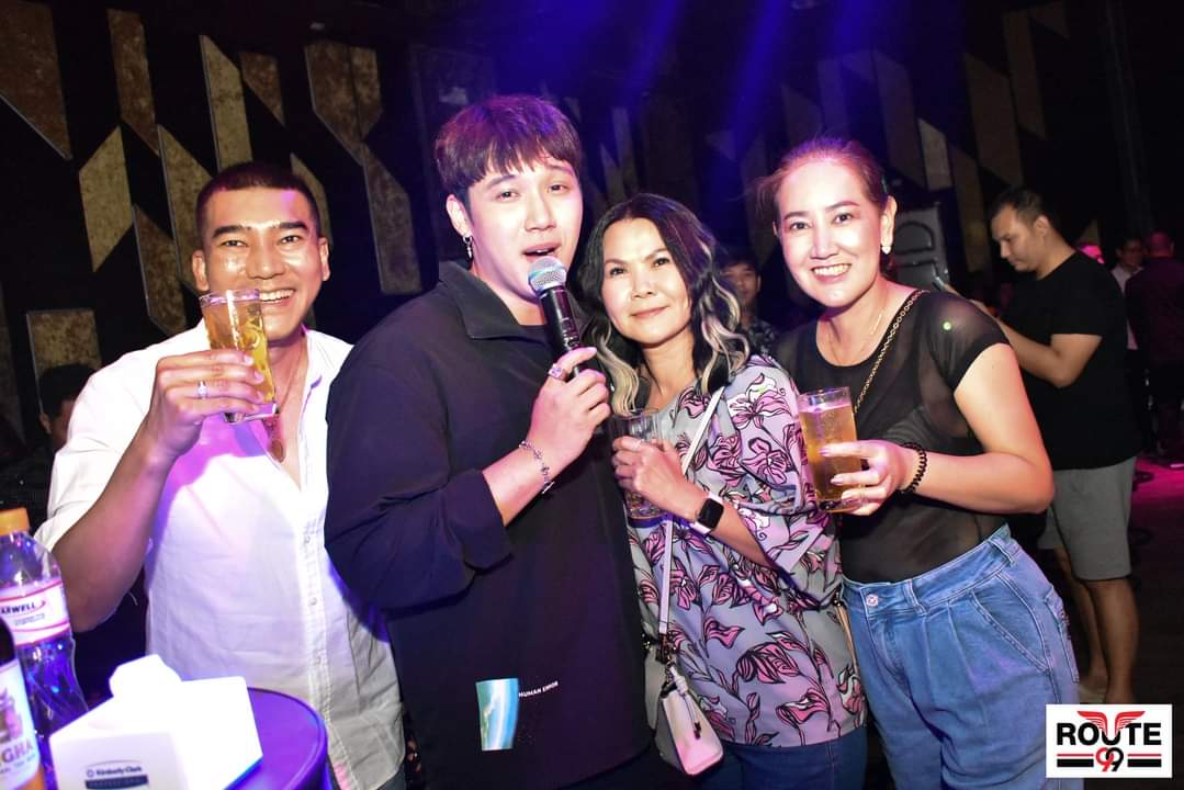 kangsom_pantip's tweet photo. ภาพบรรยากาศ บางส่วน คอนเสิร์ต "แกงส้ม ธนทัต" ‼🍺
เจ้าของเพลงฮิต รักเธอคนนี้ 24 ชั่วโมง
#สนุกสุดมันส์
#รูท99
#ROUTE99

[3/3]

FB: รูท 99

https://t.co/rHFEqsUzn7

#แกงส้ม #KANGSOMKS #KS26032021 #ร้านสละโสด #สละโสดโคราช #KSTOUR #KORAT #NAKHONRATCHASIMA https://t.co/3tGa5VynqW