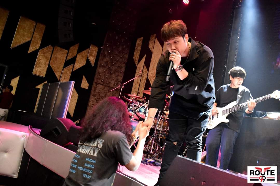 kangsom_pantip's tweet photo. ภาพบรรยากาศ บางส่วน คอนเสิร์ต "แกงส้ม ธนทัต" ‼🍺
เจ้าของเพลงฮิต รักเธอคนนี้ 24 ชั่วโมง
#สนุกสุดมันส์
#รูท99
#ROUTE99

[3/3]

FB: รูท 99

https://t.co/rHFEqsUzn7

#แกงส้ม #KANGSOMKS #KS26032021 #ร้านสละโสด #สละโสดโคราช #KSTOUR #KORAT #NAKHONRATCHASIMA https://t.co/3tGa5VynqW