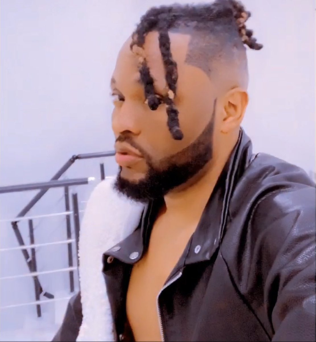 GenerousKvng's tweet photo. Girl wey go shayo dey romance you wan knack you before.....Na courage she just need.....my King don’t dull 😂😂  #2Seconds #AngelTacha https://t.co/NRoGmkHuNE