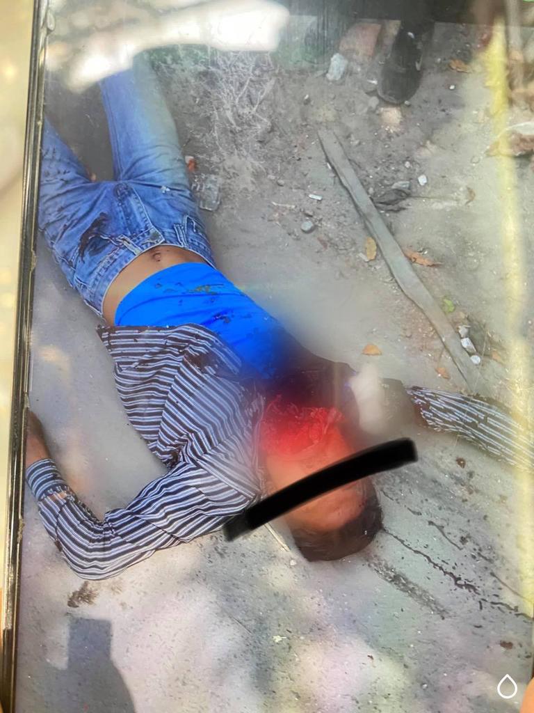 eithinzarmg's tweet photo. tw // blood // sensitive content

Due to a brutal crackdown in ShweBo, a civilian was terribly injured with his jaw separated from his face. He is now confirmed dead.
ANTIFACIST REVOLUTION
#AntiFascistRevolution2021 
#WhatsHappeningInMyanmar #Mar27Coup https://t.co/5xpXP7Mkud