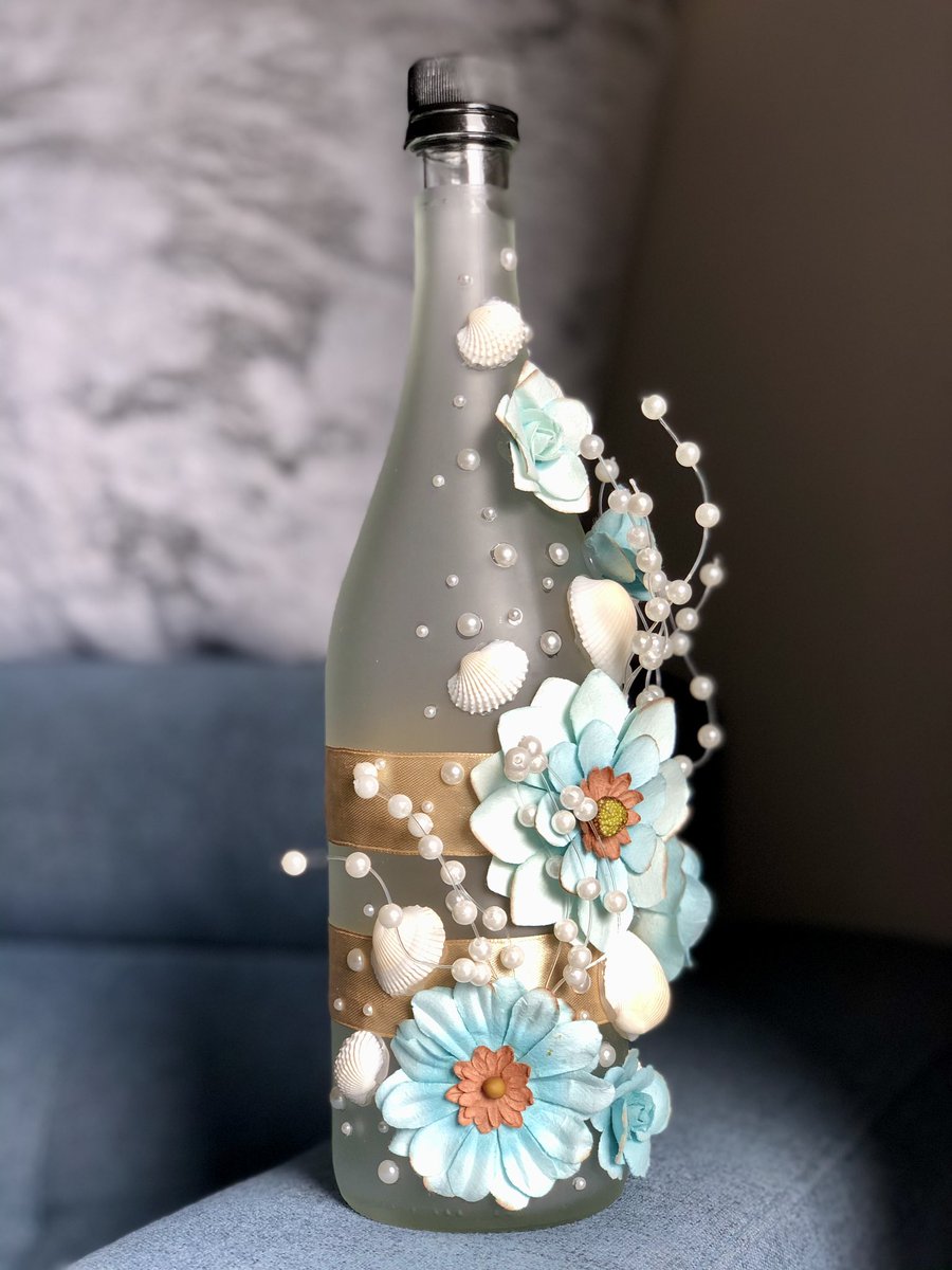 SilvyTrivedi's tweet photo. When the moscato is finished and you have a beautiful frosted glass bottle, this is what you make out of it. Crafts baby.... https://t.co/PNsXZR5bP7
