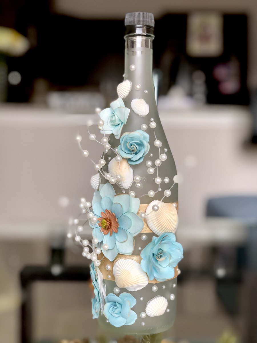 SilvyTrivedi's tweet photo. When the moscato is finished and you have a beautiful frosted glass bottle, this is what you make out of it. Crafts baby.... https://t.co/PNsXZR5bP7