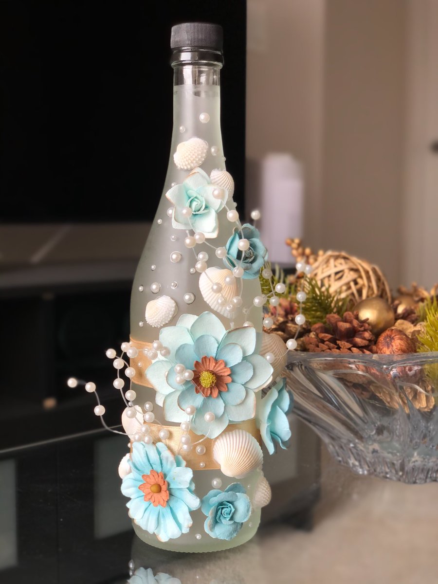 SilvyTrivedi's tweet photo. When the moscato is finished and you have a beautiful frosted glass bottle, this is what you make out of it. Crafts baby.... https://t.co/PNsXZR5bP7