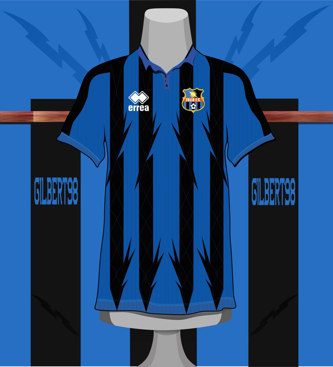 Studio98_art's tweet photo. #Gilbert98 #ZFC #Fantasy #Zuliafc #VamosZulia #Futve #NegriAzules #CamisetaFantasy.
Concepto: Local
Marca: Errea.
Cuello: Polo
Equipo: Zulia Fútbol club.
Liga: @LigaFUTVE
Detalles: Los bastones están inspirados en los rayos del #Catatumbo. https://t.co/a6RAiI9fCT