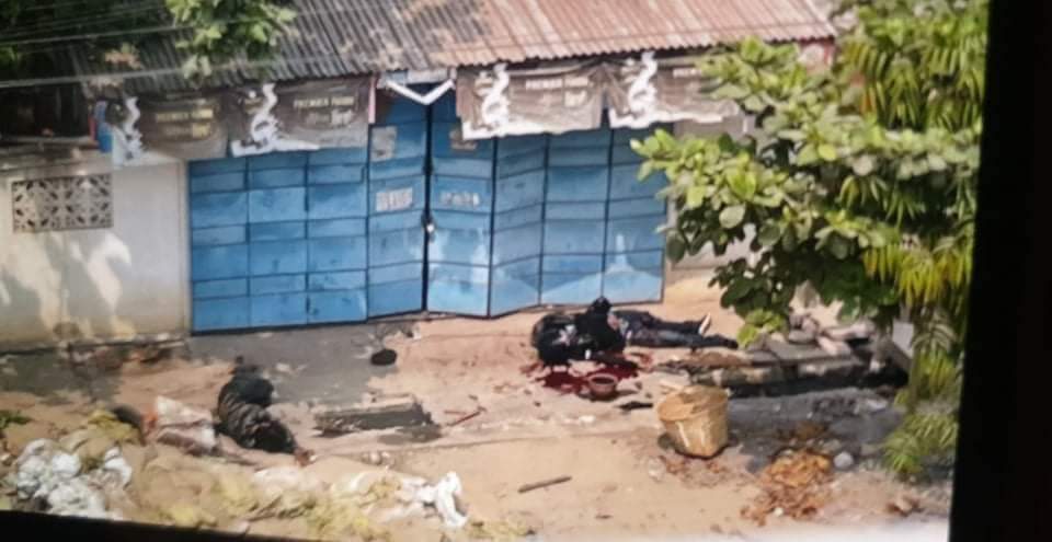 DandanieMyanmar's tweet photo. Tw // Violence , Dead , Blood

Mandalay: At least 3 civilians got shot dead by Evil Military Terrorists. The dead bodies were stolen by those terrorists &amp; the number of deaths may be increase today.  #AntiFascistRevolution2021
#Mar27Coup
#WhatsHappeningInMyanmar https://t.co/kbg6jb3cKq