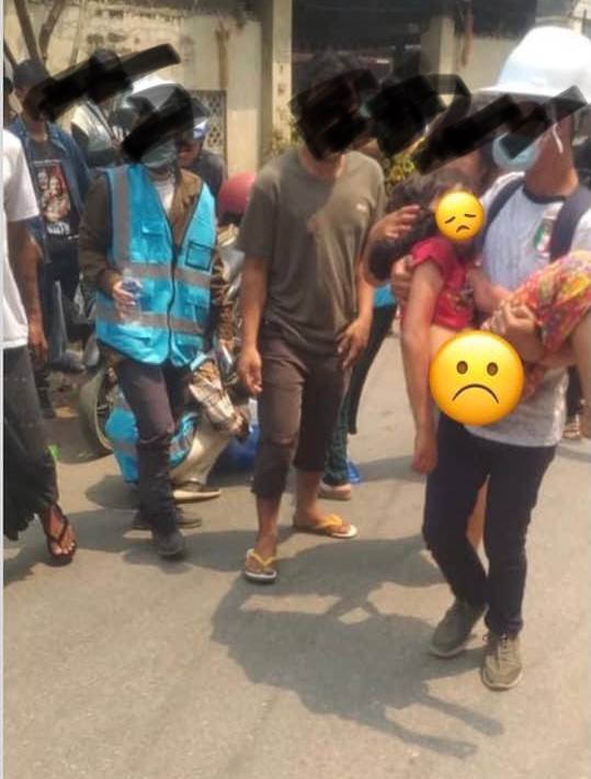 eithinzarmg's tweet photo. A 5 year old got headshot from Military junta terrorists in 39-90 street, Mandalay
FASCIST REVOLUTION #AntiFascistRevolution2021 
#WhatsHappeningInMyanmar 
#Mar27Coup
#ViolenceAgainstChildren
#SaveChildren
#WhatsHappeningInMyanmar
#Mar23Coup
@SRSGVAC
@save_children
@UNICEF https://t.co/2p1Sv2FTo3