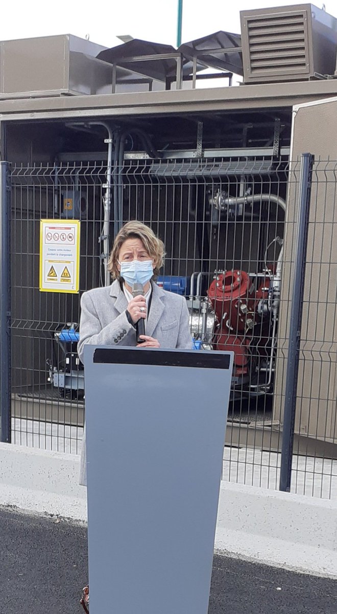 raguenesalain's tweet photo. Inauguration sous le soleil lorientais de la nouvelle station #biognv le long de la voie express 
👏Magnifique réalisation, bravo @LorientAgglo @MorbihanEnergie !
Premiere brique d'une conversion progressive de la flotte de bus #ctrl et de bom propres "crit'air1"🌍 #biogaz 👏👏 https://t.co/FTmxhANj4e
