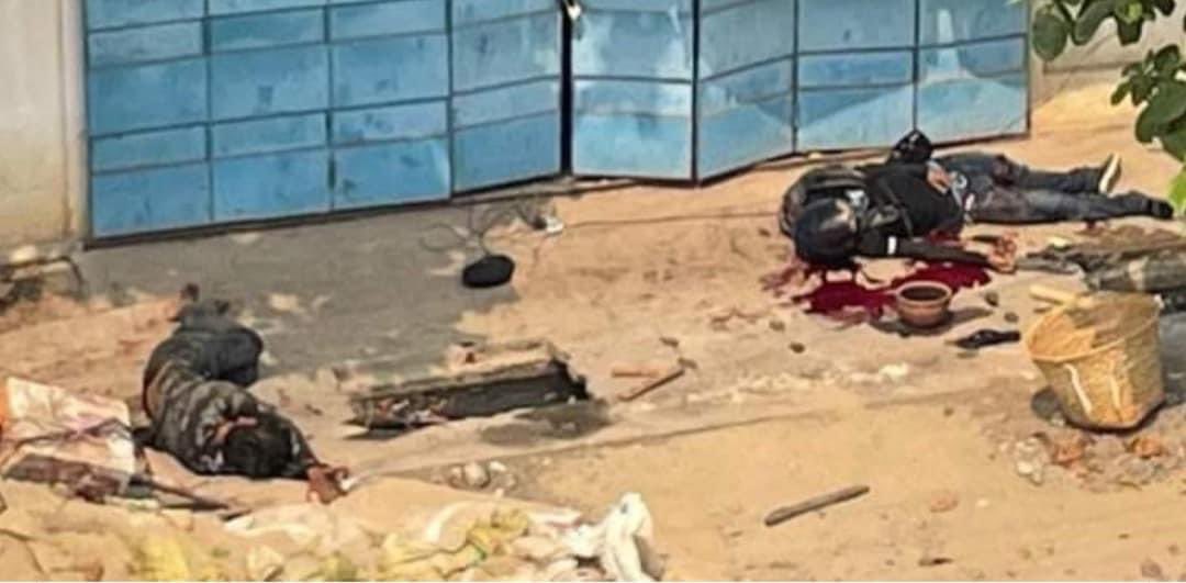 Mandalay:

• 2 civilians shot dead by Terrorists (#Myanmar security forces) in 87th Street (35 x 36). 

#WhatsHappeningInMyanmar #AntiFascistRevolution2021 #Mar27Coup #MilkTeaAlliance