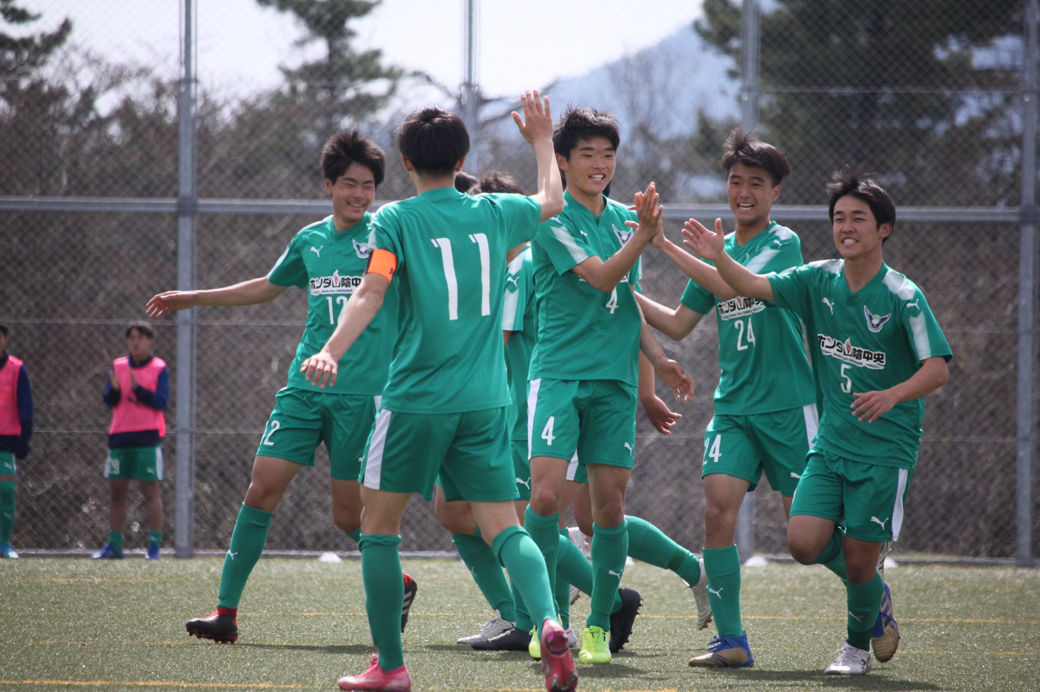 ガイナーレ鳥取 在 Twitter 上 U 18 本日はユースが 21 Jユースリーグ 第28回jリーグユース選手権 でfc今治u 18と対戦 結果は 佐伯蓮 選手のハットトリックなどで ガイナーレ鳥取u18 が5 2で勝利しました 明日はトップチームも続きましょう