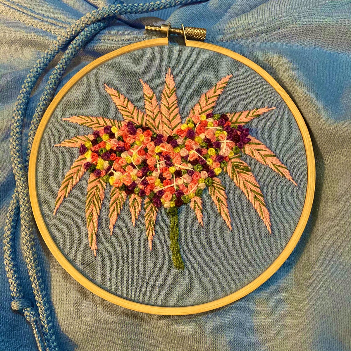 spinsewz's tweet photo. GIVEAWAY<3 rt &amp; follow me to enter to win a hand embroidered bud hoodie or crewneck in your preferred size/color. ends in 72 hours. https://t.co/bgtPYnhfnD