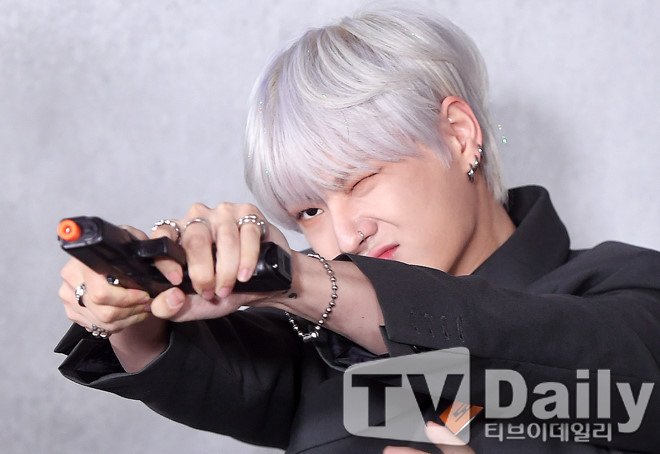VICT_ONtwt's tweet photo. 📸 · ﹫ 𝗩!𝗖𝗧/𝗢𝗡 : 𝖢𝖾𝗅𝗎𝗏 𝖳𝖵 — 𝖯𝗁𝗈𝗍𝗈 𝖡𝖾𝗁𝗂𝗇𝖽. #DEVAK https://t.co/NjHqYGu06t