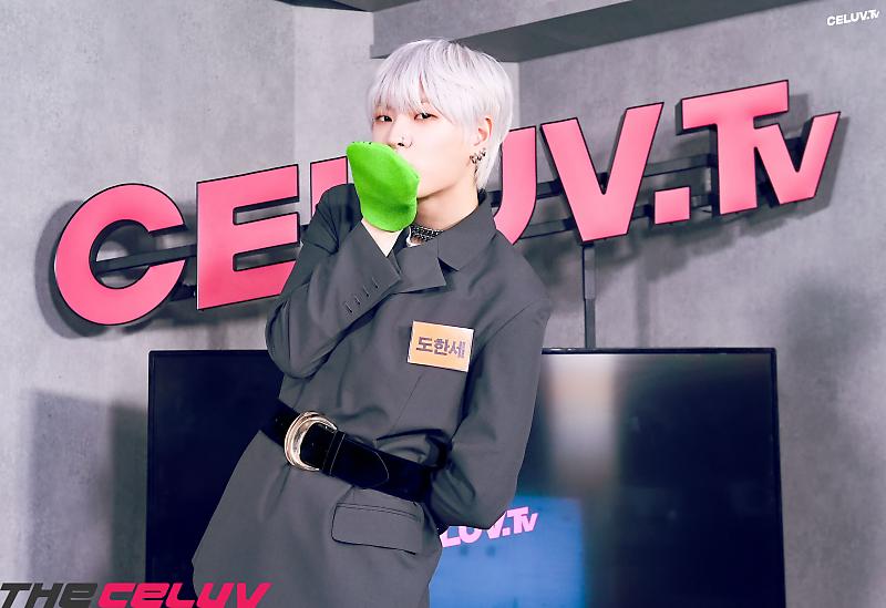 VICT_ONtwt's tweet photo. 📸 · ﹫ 𝗩!𝗖𝗧/𝗢𝗡 : 𝖢𝖾𝗅𝗎𝗏 𝖳𝖵 — 𝖯𝗁𝗈𝗍𝗈 𝖡𝖾𝗁𝗂𝗇𝖽. #DEVAK https://t.co/NjHqYGu06t