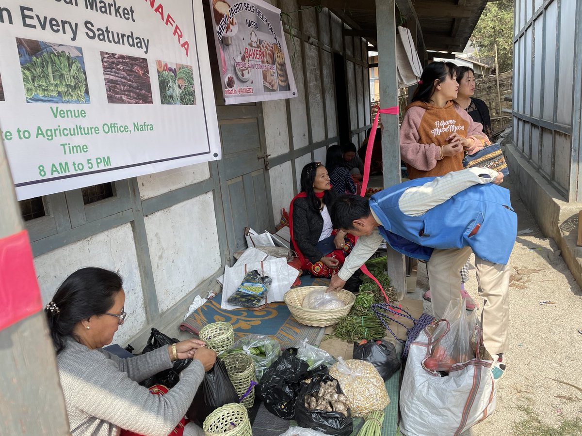 bapu_w's tweet photo. #atmanirbharbharat
#beingvocalforlocal
Weekly Saturday market started by all women SHGs and we can’t stop lauding this “Women empowerment” activity in true sense👍Total eight SHGs under Jagrit and are from remote villages of Nafra. Please buy to support! https://t.co/Ojjf2FOHiQ