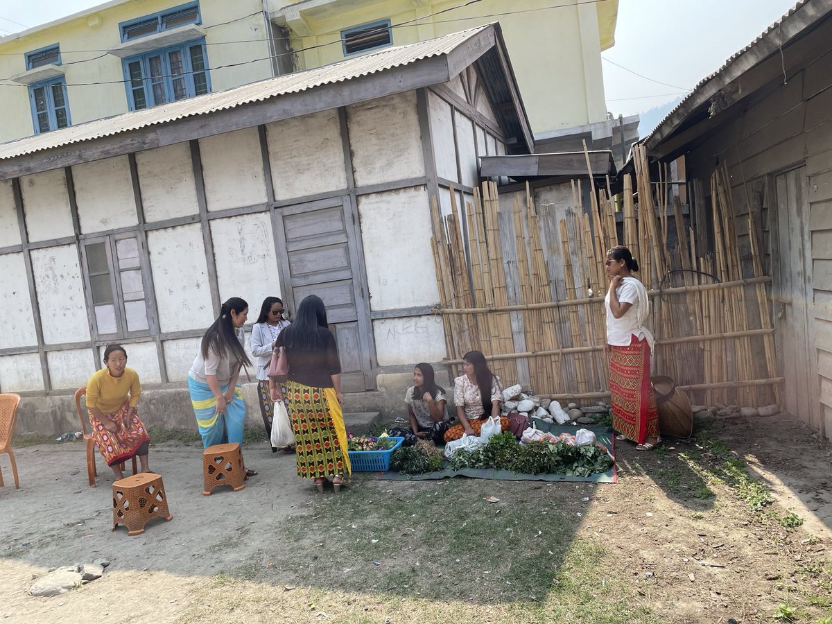 bapu_w's tweet photo. #atmanirbharbharat
#beingvocalforlocal
Weekly Saturday market started by all women SHGs and we can’t stop lauding this “Women empowerment” activity in true sense👍Total eight SHGs under Jagrit and are from remote villages of Nafra. Please buy to support! https://t.co/Ojjf2FOHiQ