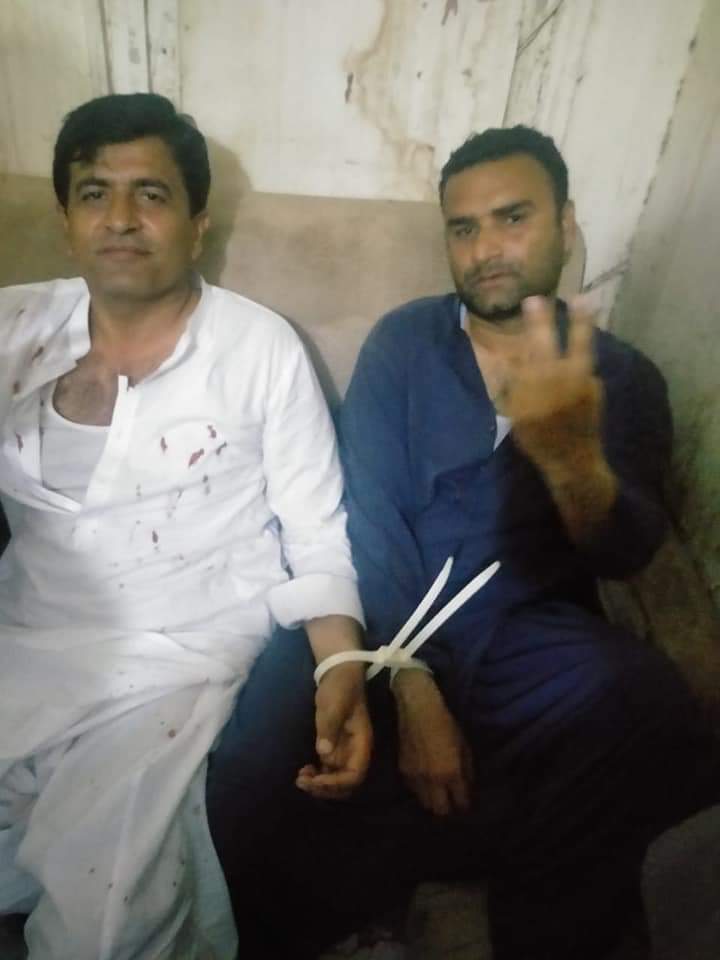 IBAheads's tweet photo. وہ قوم خود جہالت میں قید ہوتی جہاں اساتذہ کو جائز حق مانگنے پر ہتھکڑیاں لگا کر جیلوں میں بند کردیا جائے۔ 
#TeachersKi_KhwariHoriHy 
#TeachersDemandJobSecurity https://t.co/LuIPOGlyoo