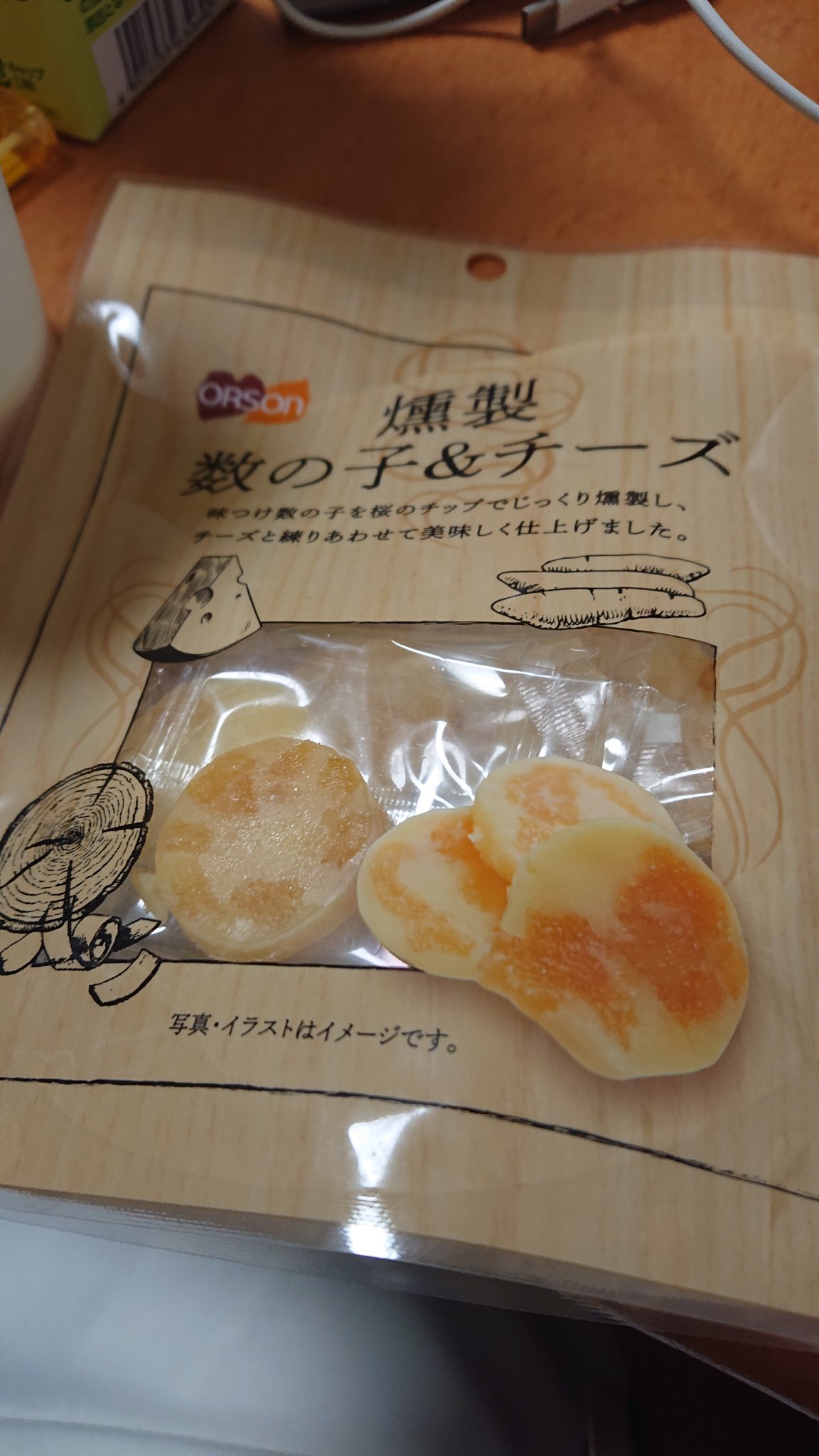 Minkin على تويتر マックスバリュに売ってた オルソンの 燻製数の子 Amp チーズ カズチーよりも甘めの数の子 チーズは少し水分少なめ これはこれで旨い 後味の苦味がカズチーよりも無いのが良い ごちそうさまでした 北海道 チーズ 数の子 T Co Hr60bpwmos