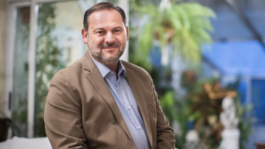 porelcule's tweet photo. La excusa de Ábalos de ir al médico a Valencia y acabar de vacaciones en Ibiza es simplemente magistral... https://t.co/pgHf8Tde1I