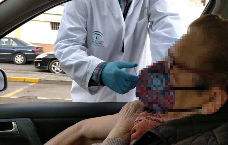 COPEUtrera's tweet photo. ‼IMPORTANTE‼
Llamamiento urgente a los utreranos mayores de 80 años que aún no hayan recibido la vacuna
https://t.co/Bqr3CgrFof https://t.co/6tOXTxSExa