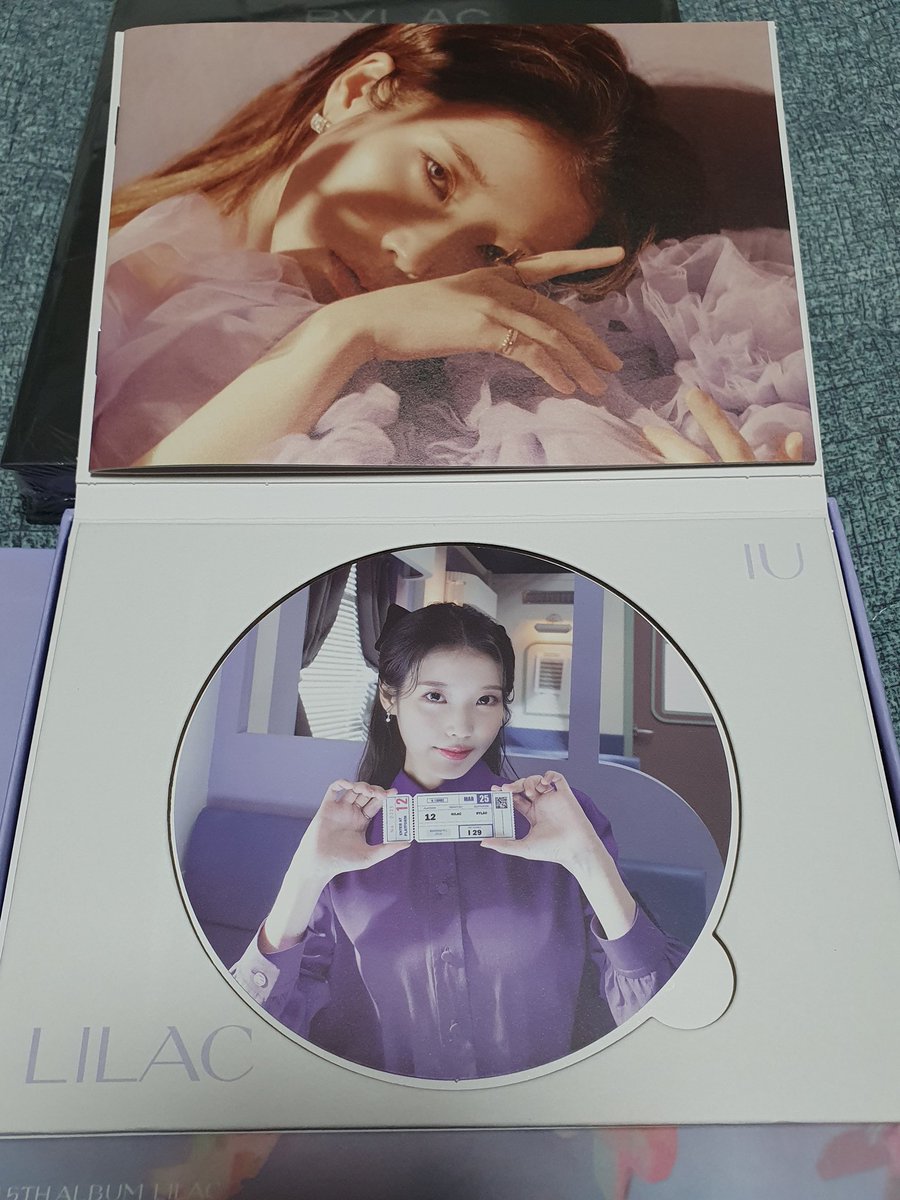 cero1004's tweet photo. HILAC💜
바로 개봉해보는 앨범
감탄밖에 안나옴
#IU #IU #IU
#IU #IU #IU
#IU #IU #IU
#IU #IU #IU
#IU #IU
#IU #아이유 #LILAC #라일락
#IU #아이유 #LILAC #라일락
#IU #아이유 #LILAC #라일락
#LILAC_DAY https://t.co/6kBcbeH6aG