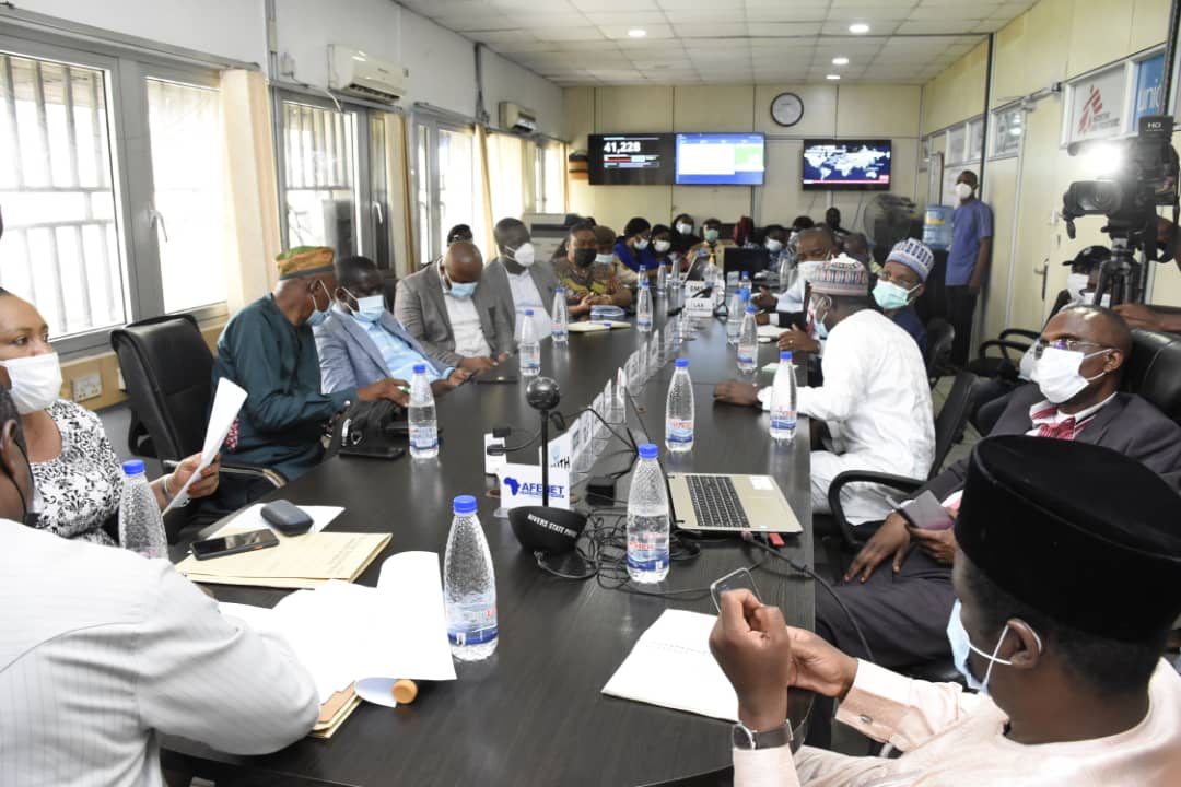 Luchi _Gloria tweet media