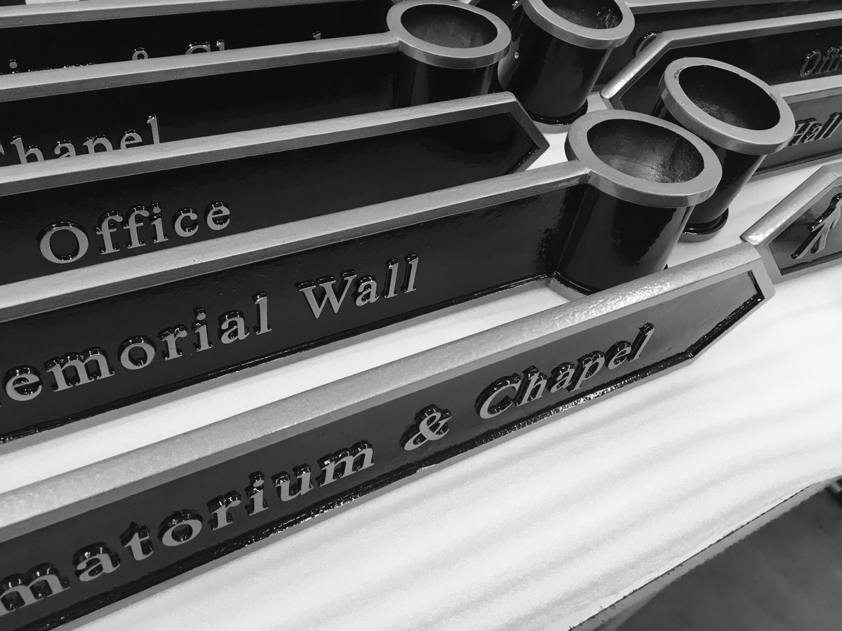 falonnameplates's tweet photo. Our cast metal finger pole signs really give your town or city a unique feel. Extremely durable and great looking. Email: quotes@falon-nameplates.co.uk for more details #LocalGov #CouncilsCan #ReThinkLocal #manufacturing https://t.co/3QywZIsKH7