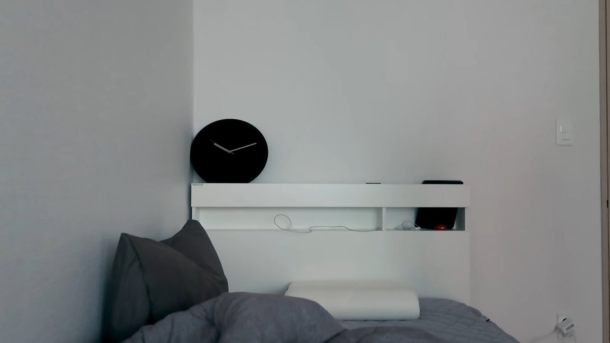 lostsunfall's tweet photo. jaehyun's room spotted on national tv news😭😭😭 https://t.co/X4y5wW0RXI