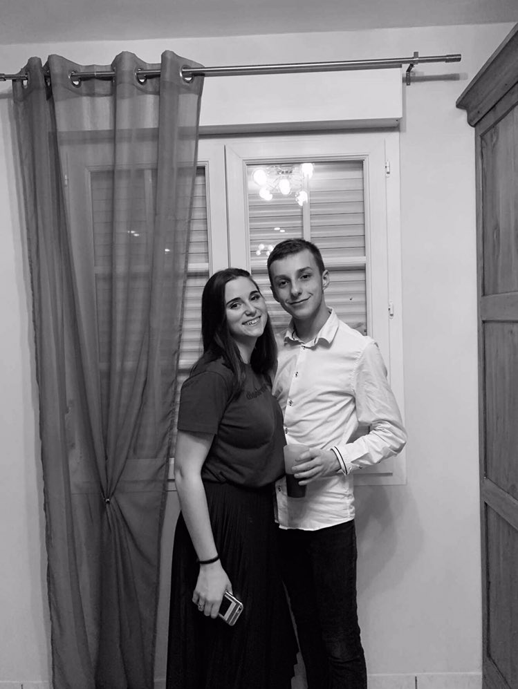 CrlrFe's tweet photo. et un joyeux anniversaire 1️⃣8️⃣ à notre @axelfievet0 national ! profite à fonnnnd  et on se rattrapera comme il se doit (et 2 fois +) 🖤 gros bisous loulou 😘 https://t.co/aacCxb62Ic