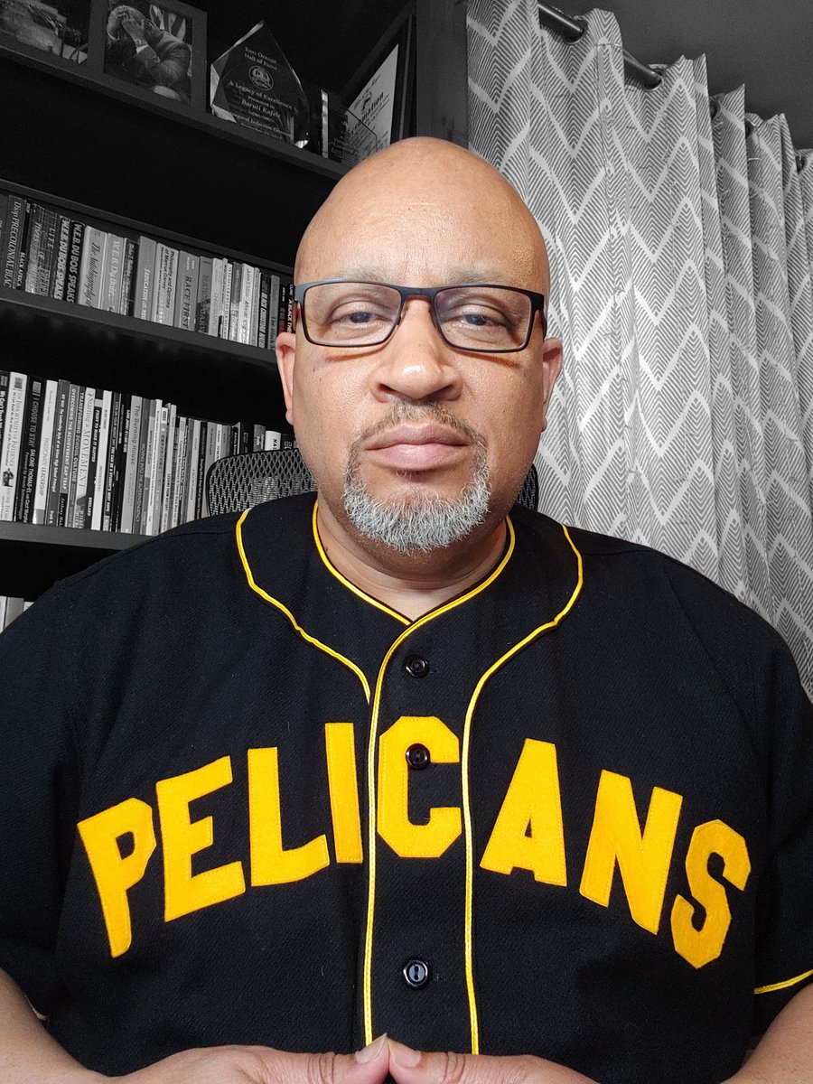 PrincipalKafele's tweet photo. Up early, ON 🔥🔥🔥 and ready to talk, "CURRICULUM...The Lifeblood of the School... & the Assistant Principal" on Week 48 of the Virtual AP Leadership Academy. Join us this morning at 10:55 right here on FB Live. Bring your notepad and pen too...important information. https://t.co/7XleevygLs