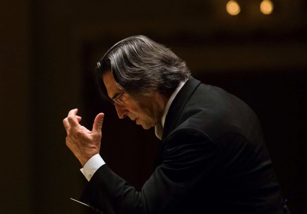 dariofrance's tweet photo. A #Palermo la cittadinanza onoraria al Maestro #RiccardoMuti nella #giornatamondialedelteatro. Avevamo previsto per oggi la riapertura di teatri e cinema nelle zone gialle ma purtroppo per ora tutta Italia è rossa o arancione. Continueremo a sostenere lavoratori e imprese. https://t.co/xZK8j6t6lb